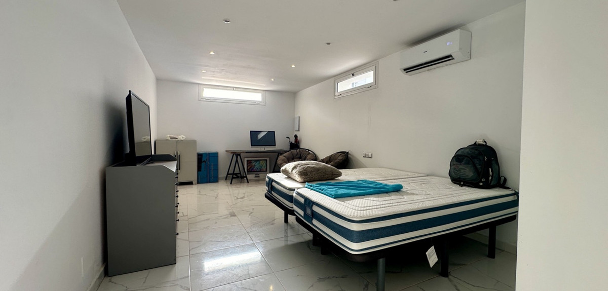 Se vende Villa - Chalet de 5 dormitorios en Costa Blanca, Alicante, España