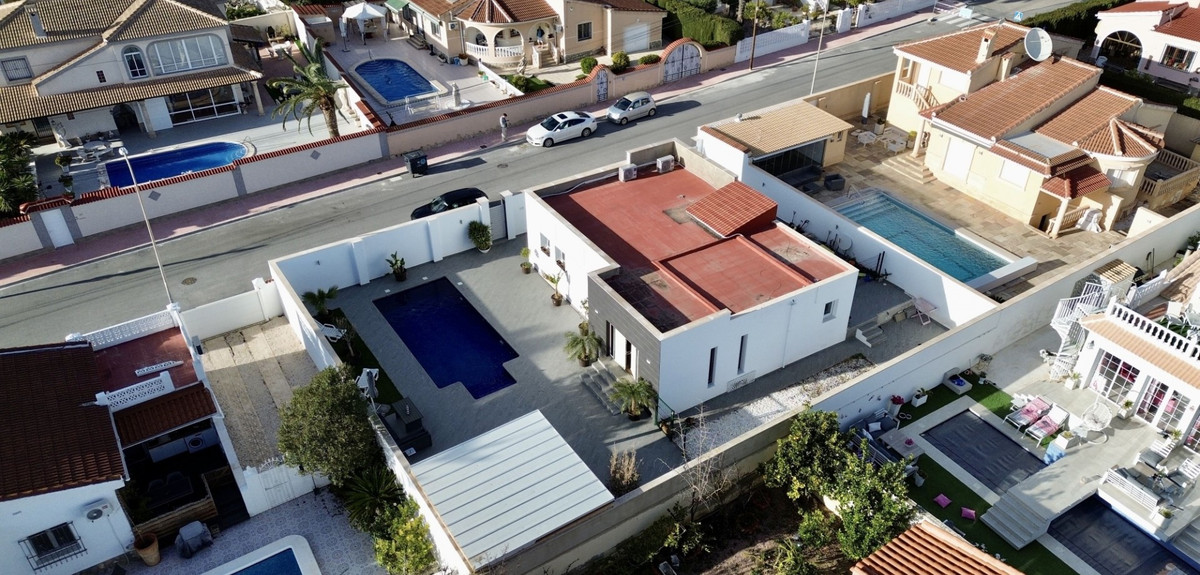 Se vende Villa - Chalet de 5 dormitorios en Costa Blanca, Alicante, España