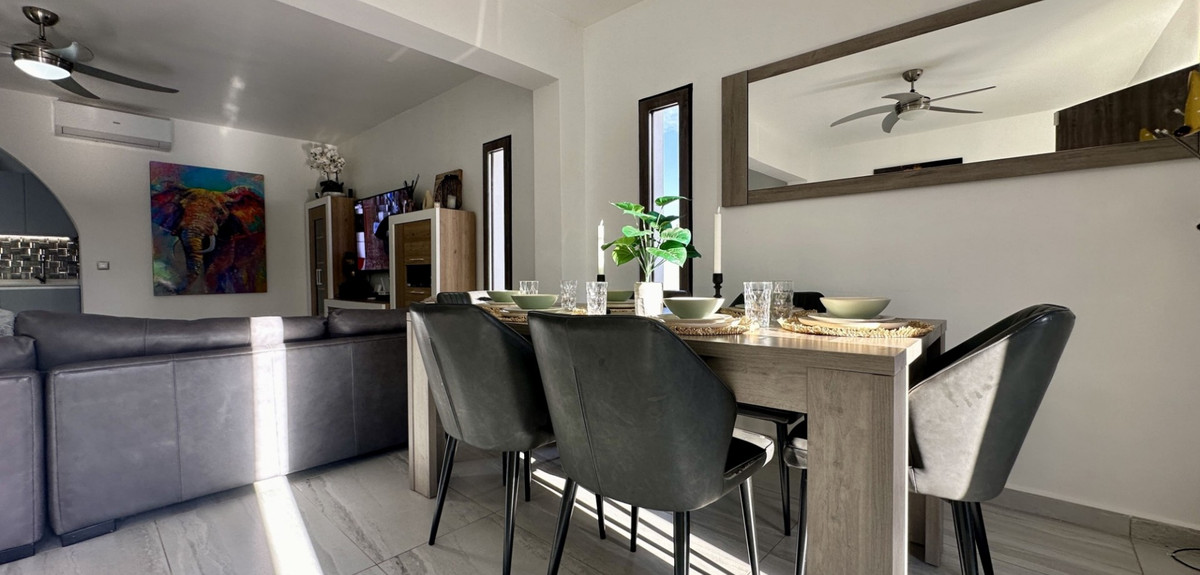 Se vende Villa - Chalet de 5 dormitorios en Costa Blanca, Alicante, España