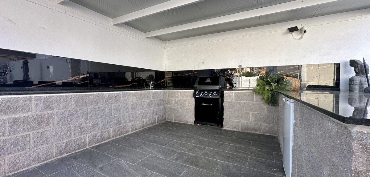 Se vende Villa - Chalet de 5 dormitorios en Costa Blanca, Alicante, España