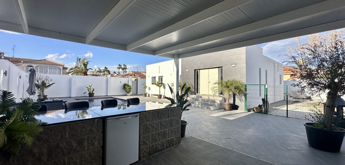 Se vende Villa - Chalet de 5 dormitorios en Costa Blanca, Alicante, España