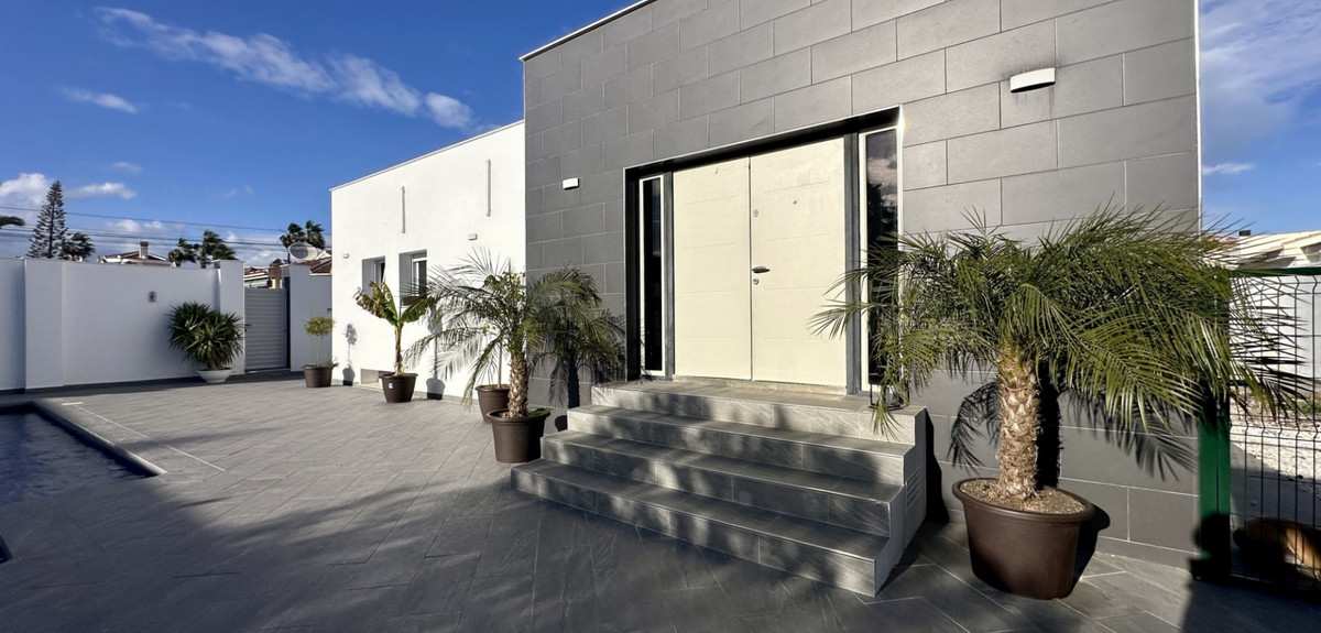 Se vende Villa - Chalet de 5 dormitorios en Costa Blanca, Alicante, España