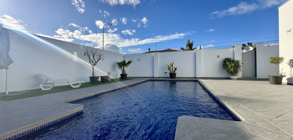 Se vende Villa - Chalet de 5 dormitorios en Costa Blanca, Alicante, España
