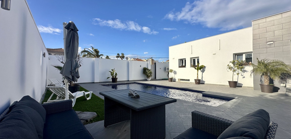Se vende Villa - Chalet de 5 dormitorios en Costa Blanca, Alicante, España