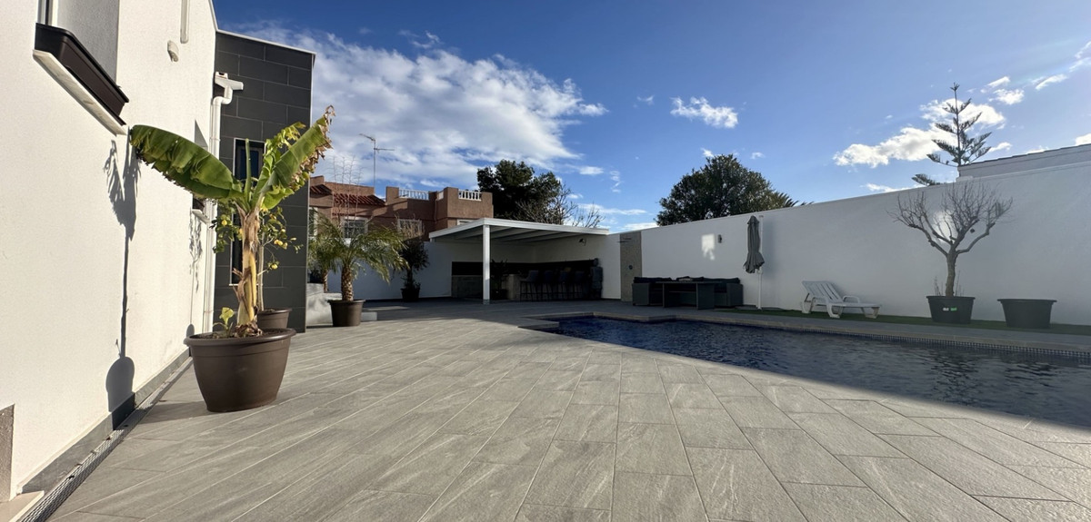 Se vende Villa - Chalet de 5 dormitorios en Costa Blanca, Alicante, España