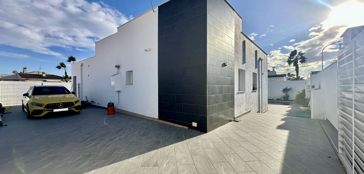 Se vende Villa - Chalet de 5 dormitorios en Costa Blanca, Alicante, España