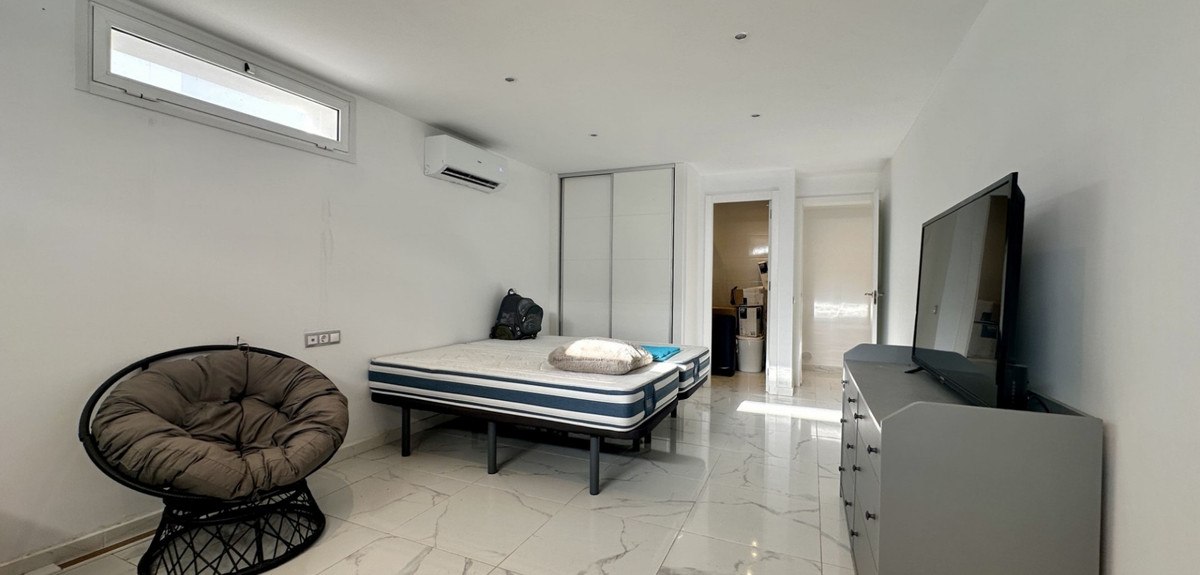 Se vende Villa - Chalet de 5 dormitorios en Costa Blanca, Alicante, España