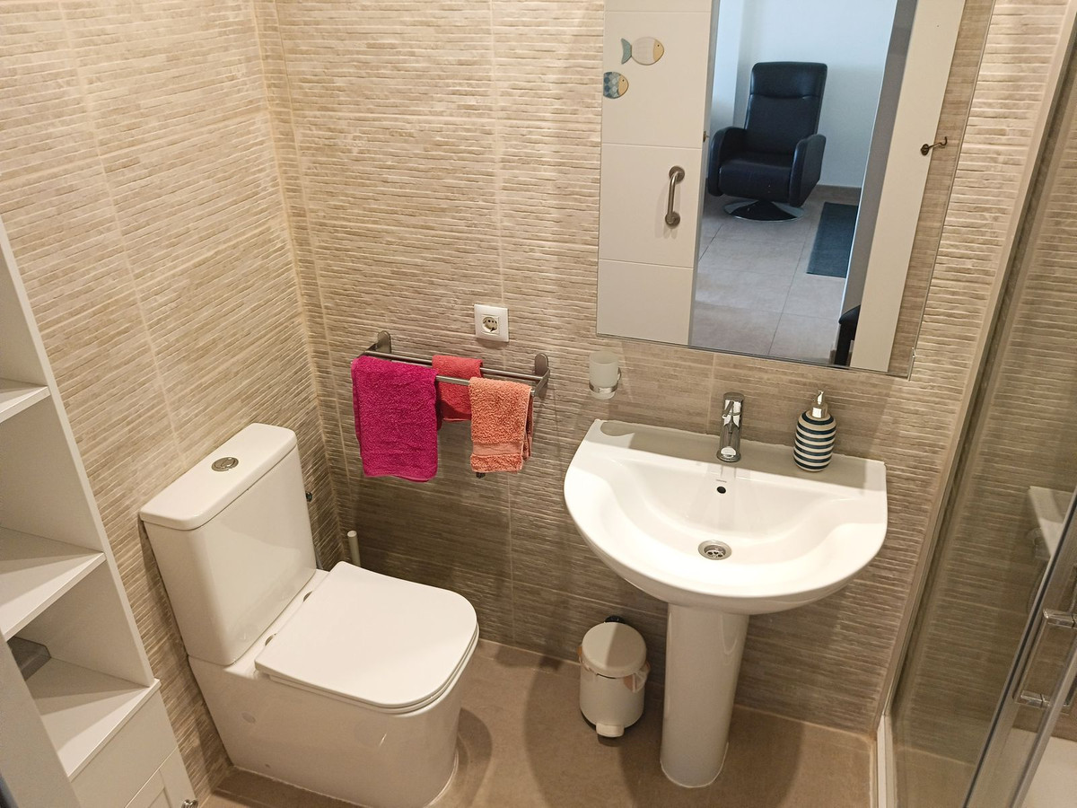 Se vende Apartamento Planta Media de 2 dormitorios en Costa Del Sol, Málaga, España