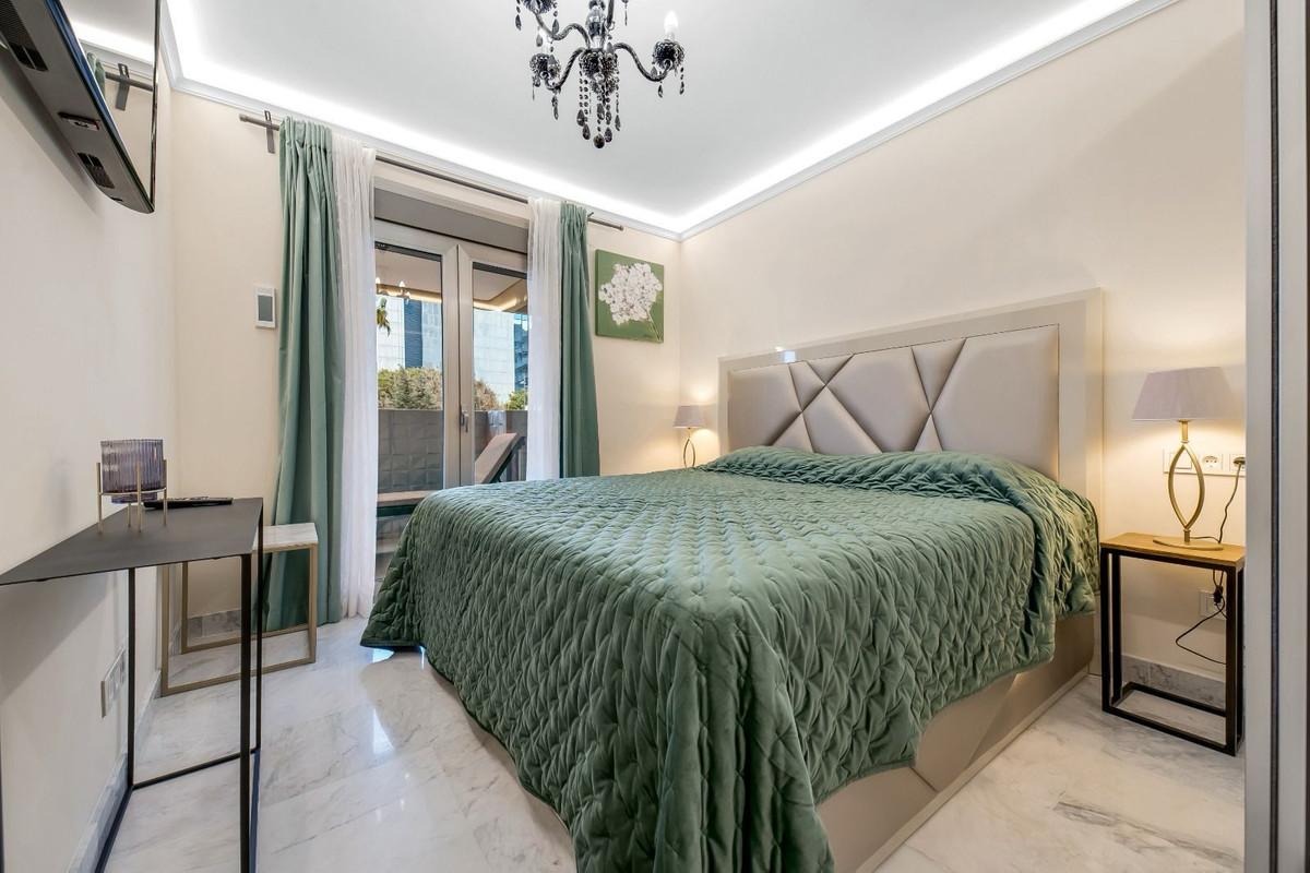 Se vende Apartamento Planta Media de 2 dormitorios en Costa Del Sol, Málaga, España