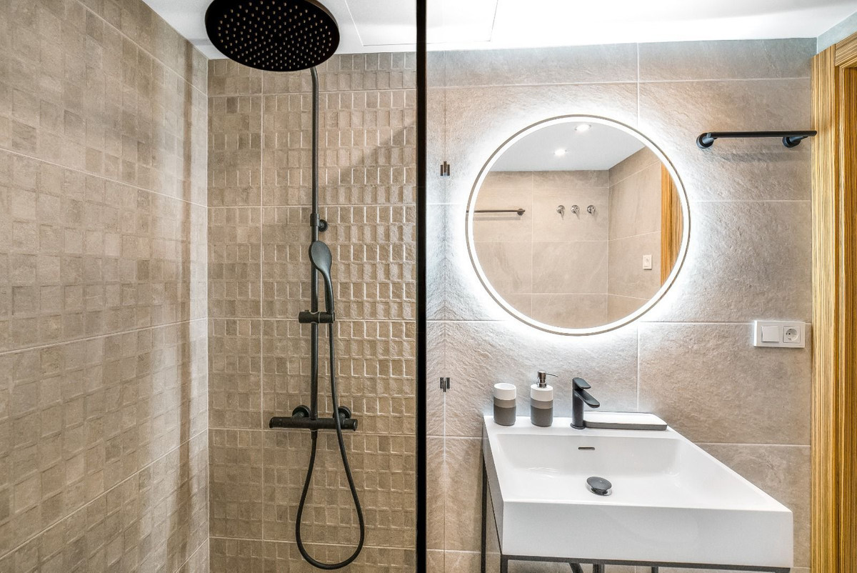 Se vende Apartamento Planta Media de 2 dormitorios en Costa Del Sol, Málaga, España