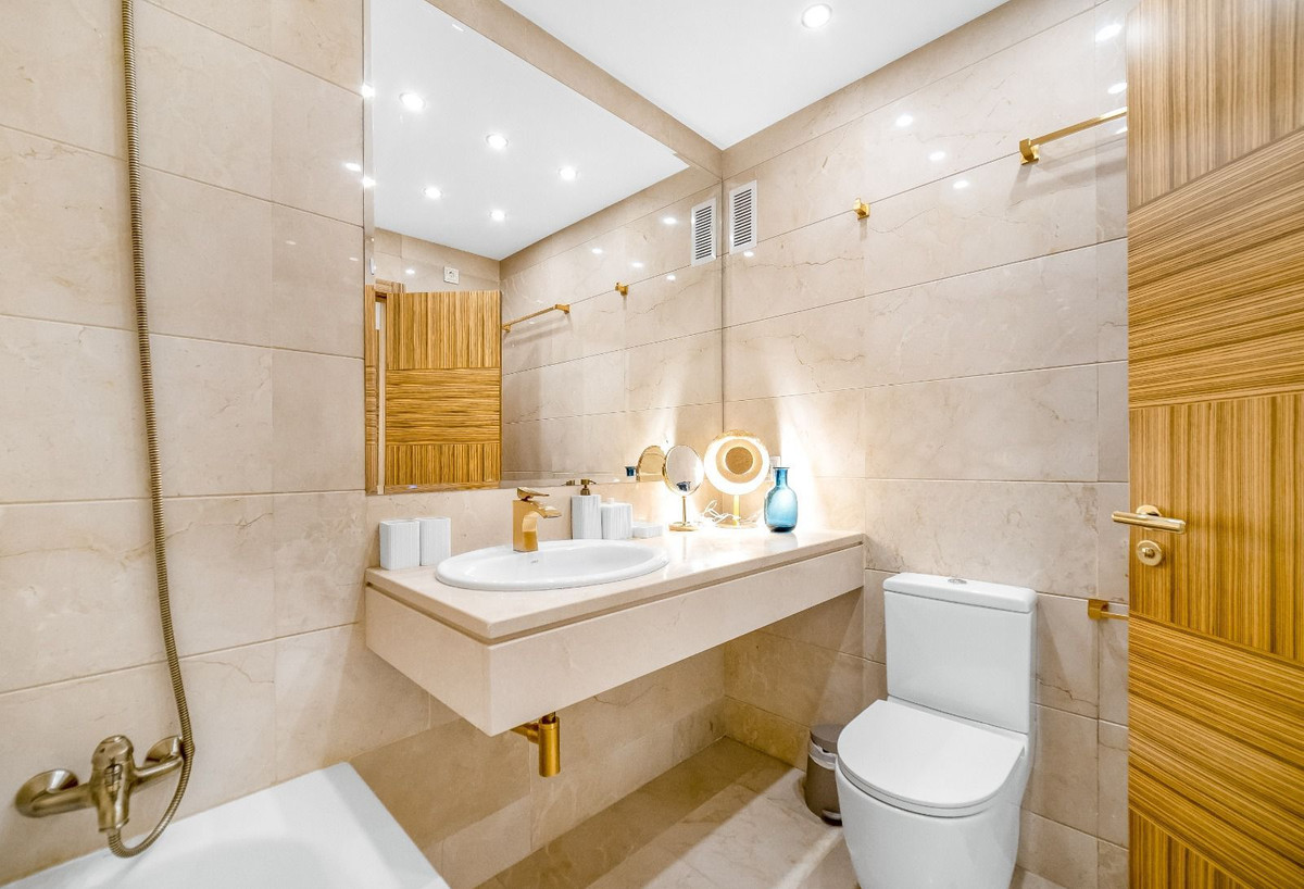 Se vende Apartamento Planta Media de 2 dormitorios en Costa Del Sol, Málaga, España