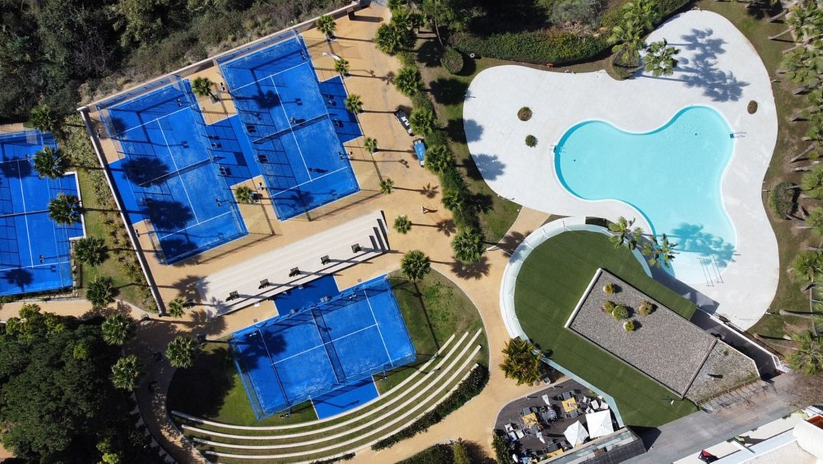 3 Bed Apartment for sale in Fuengirola Costa Del Sol, Málaga, Spain