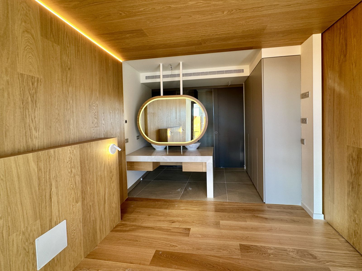 3 Bed Apartment for sale in Fuengirola Costa Del Sol, Málaga, Spain