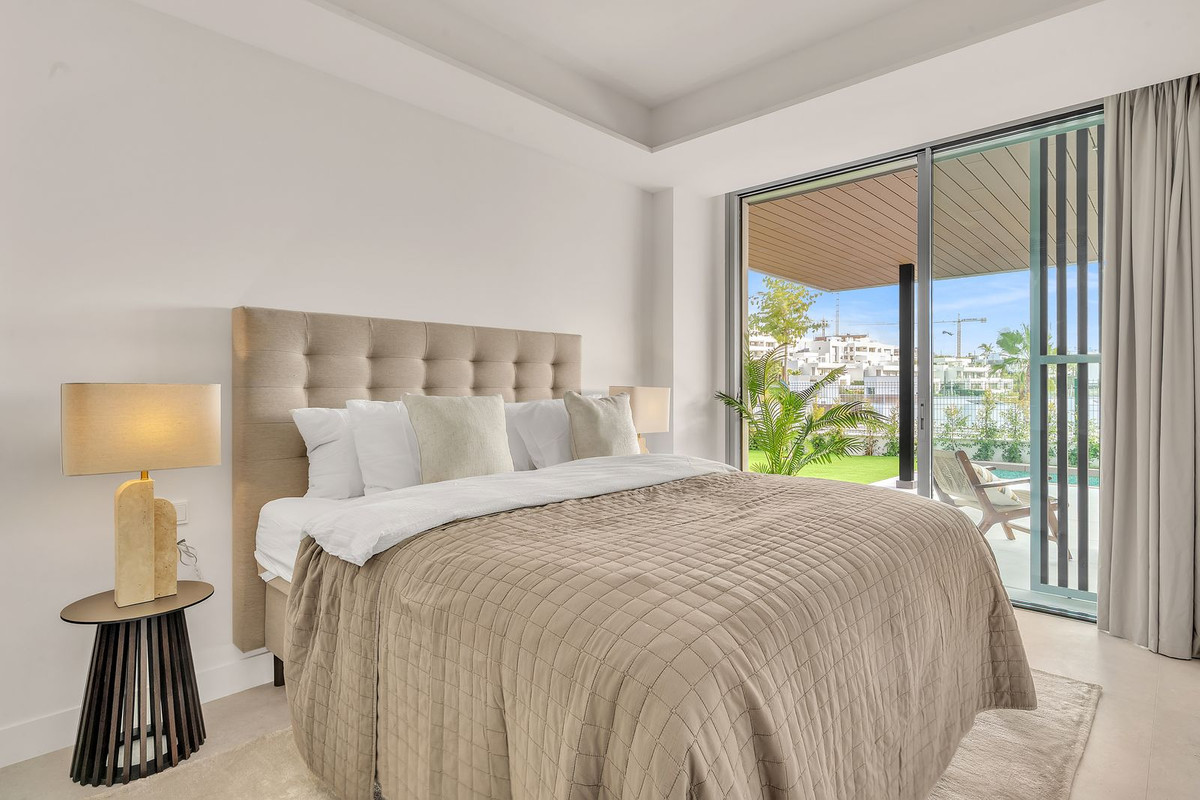Se vende Apartamento Planta Baja de 4 dormitorios en Costa Del Sol, Málaga, España