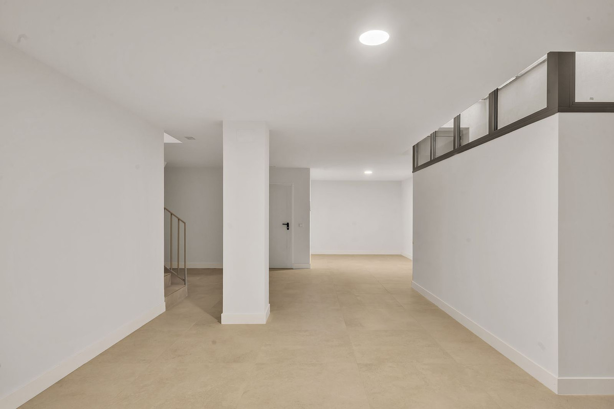 Se vende Apartamento Planta Baja de 4 dormitorios en Costa Del Sol, Málaga, España
