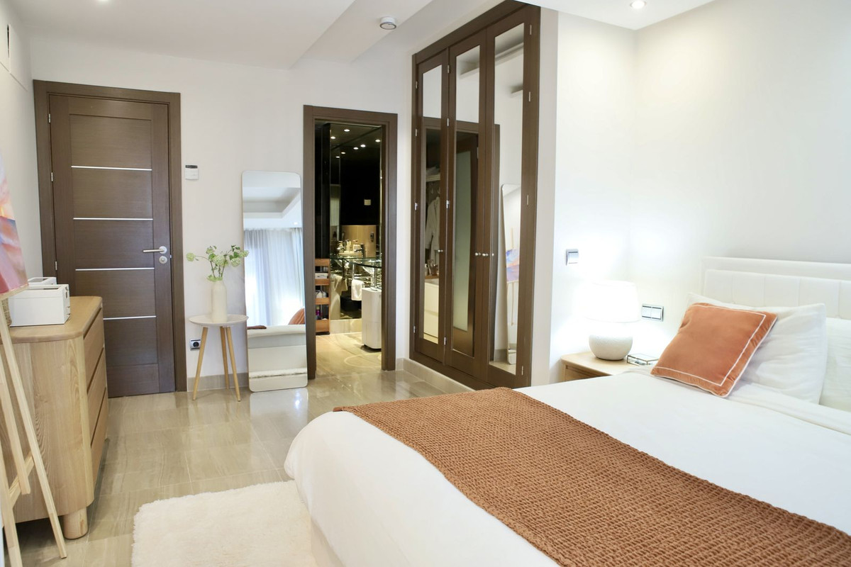 1 Bed Apartment for sale in Estepona Costa Del Sol, Málaga, Spain