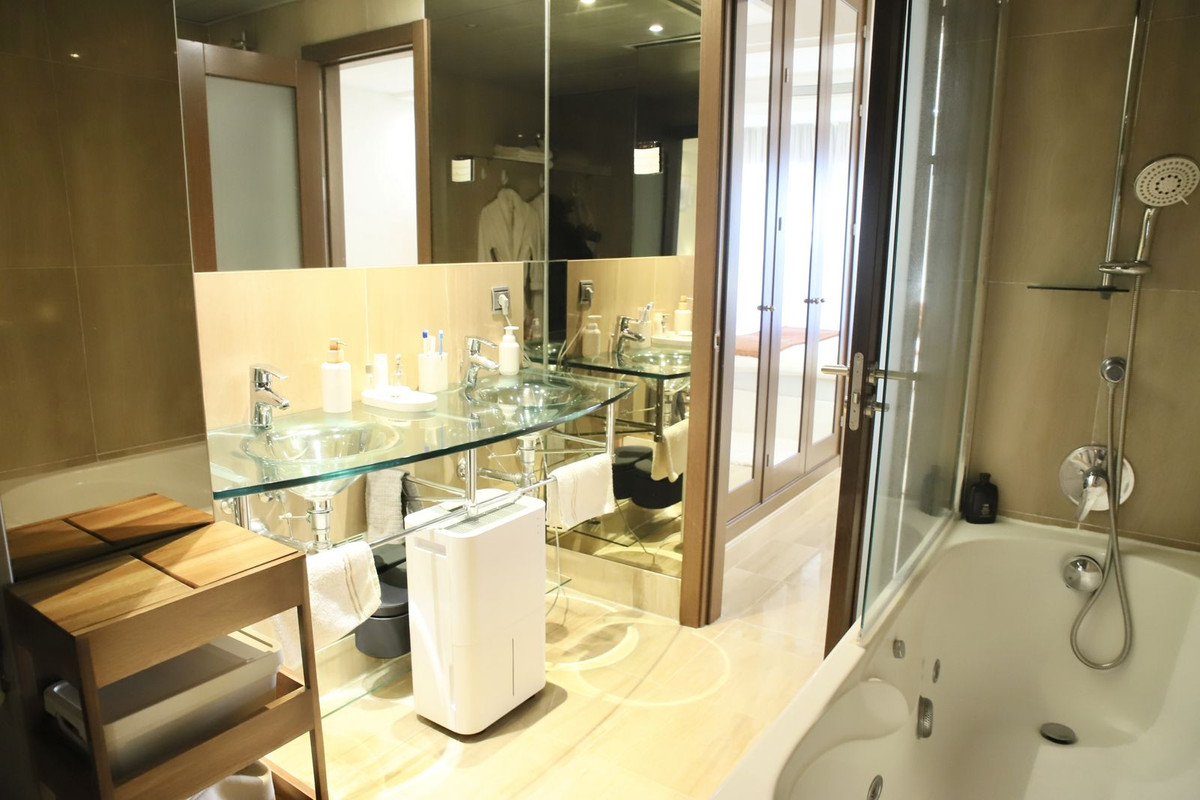 1 Bed Apartment for sale in Estepona Costa Del Sol, Málaga, Spain