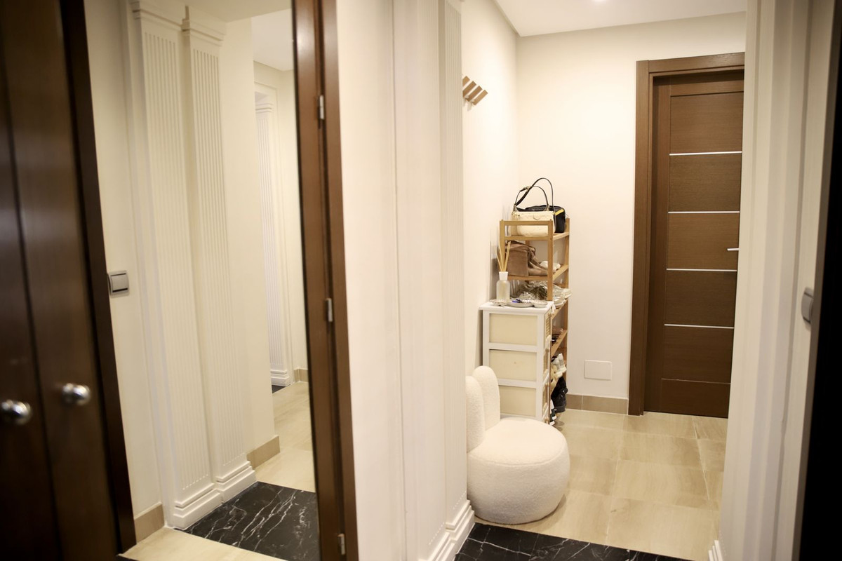 1 Bed Apartment for sale in Estepona Costa Del Sol, Málaga, Spain