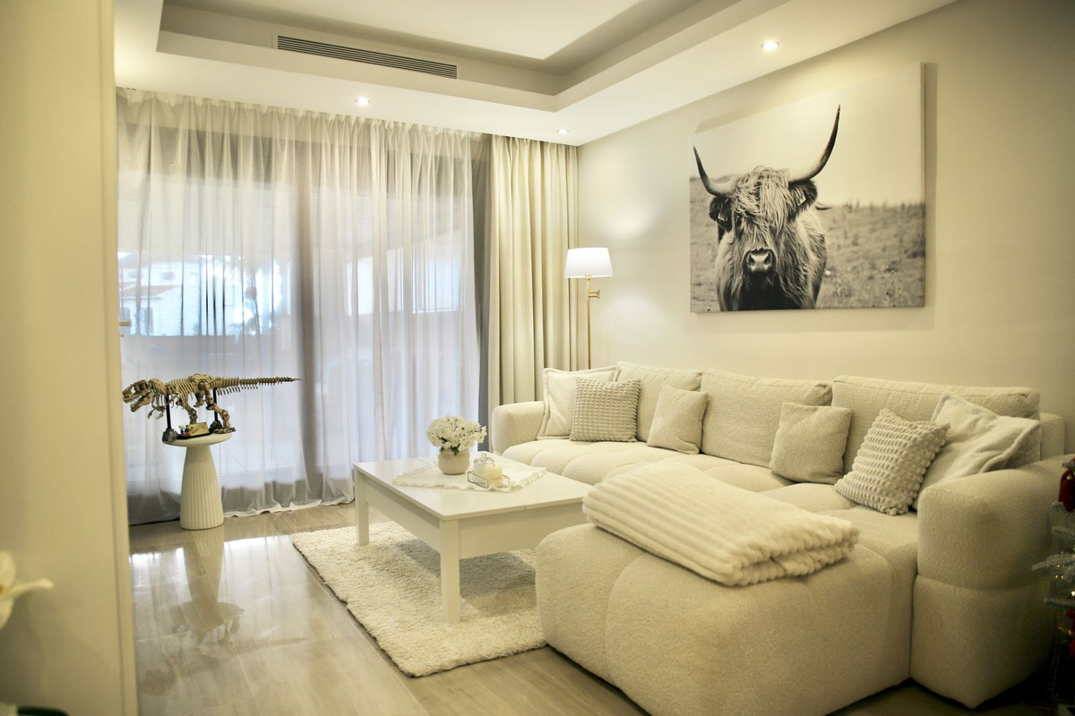 1 Bed Apartment for sale in Estepona Costa Del Sol, Málaga, Spain