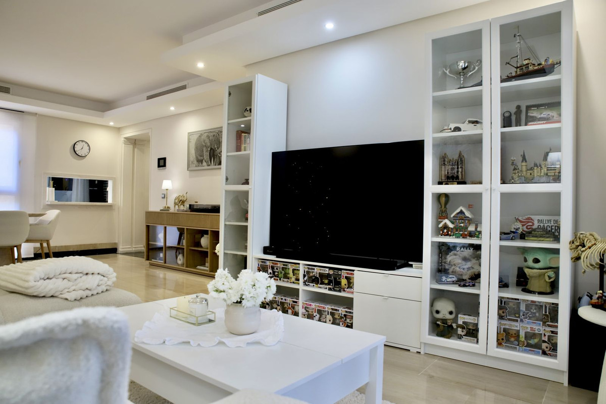1 Bed Apartment for sale in Estepona Costa Del Sol, Málaga, Spain