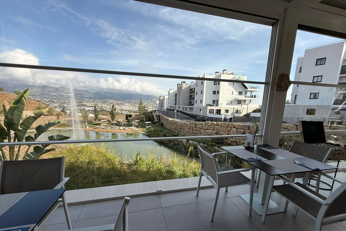 Se vende Apartamento Planta Media de 4 dormitorios en Costa Del Sol, Málaga, España