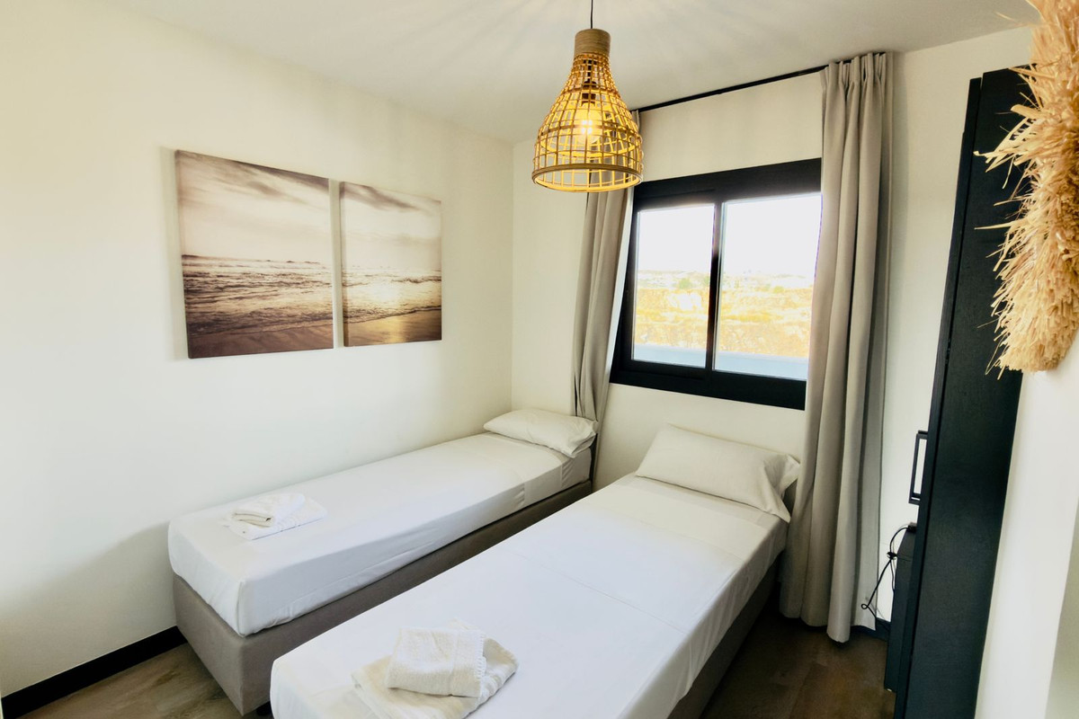 Se vende Apartamento Planta Media de 4 dormitorios en Costa Del Sol, Málaga, España