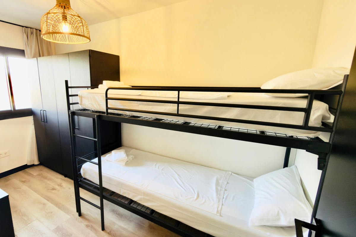 Se vende Apartamento Planta Media de 4 dormitorios en Costa Del Sol, Málaga, España