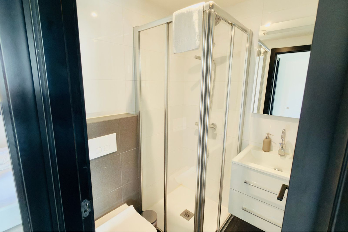 Se vende Apartamento Planta Media de 4 dormitorios en Costa Del Sol, Málaga, España