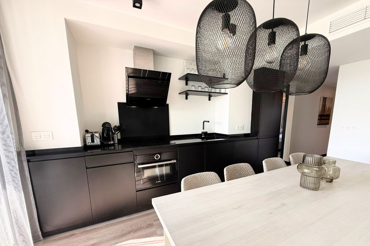 Se vende Apartamento Planta Media de 4 dormitorios en Costa Del Sol, Málaga, España