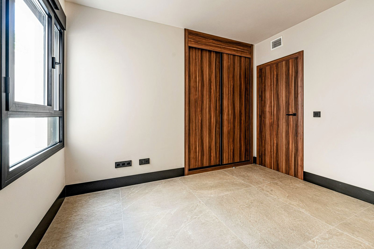3 Bed Apartment for sale in Nueva Andalucía Costa Del Sol, Málaga, Spain