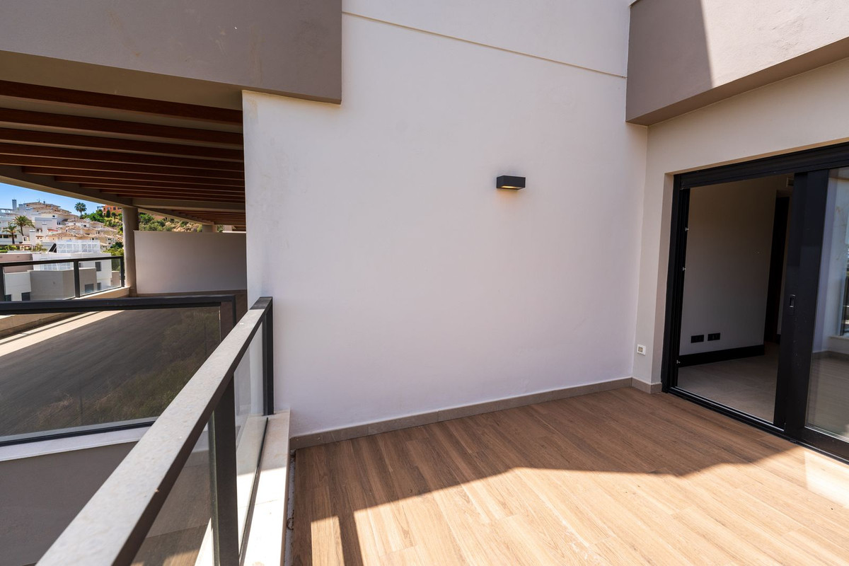 3 Bed Apartment for sale in Nueva Andalucía Costa Del Sol, Málaga, Spain