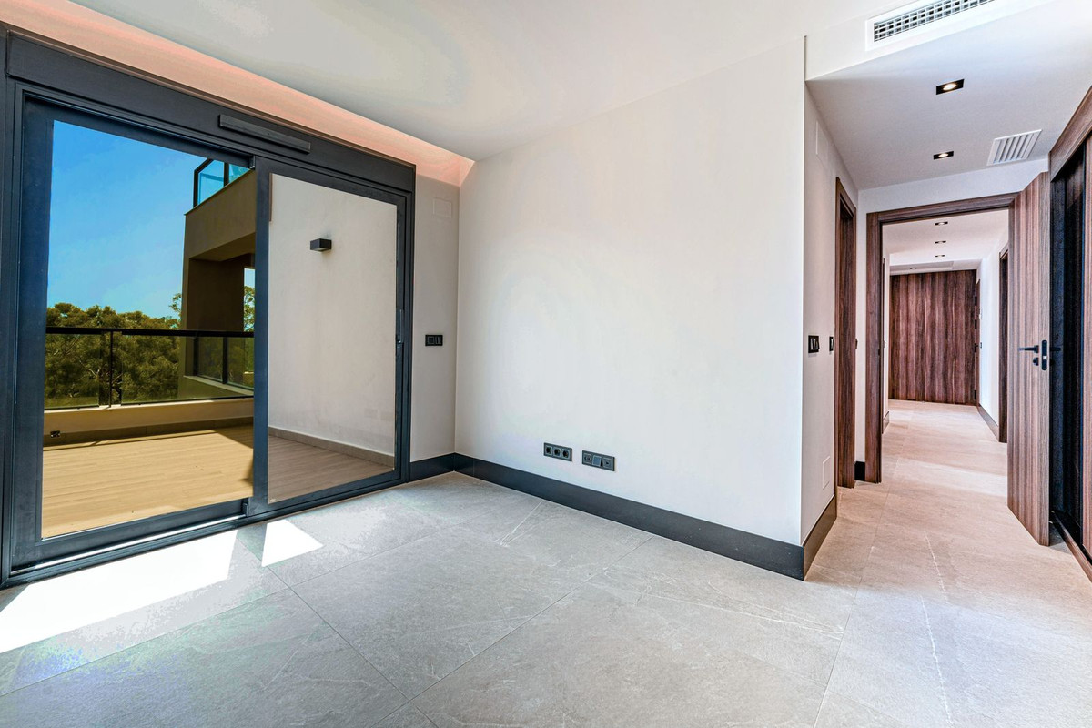 3 Bed Apartment for sale in Nueva Andalucía Costa Del Sol, Málaga, Spain