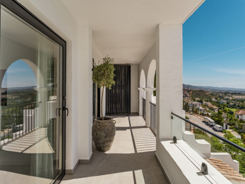 3 Bed Apartment for sale in Benahavís Costa Del Sol, Málaga, Spain