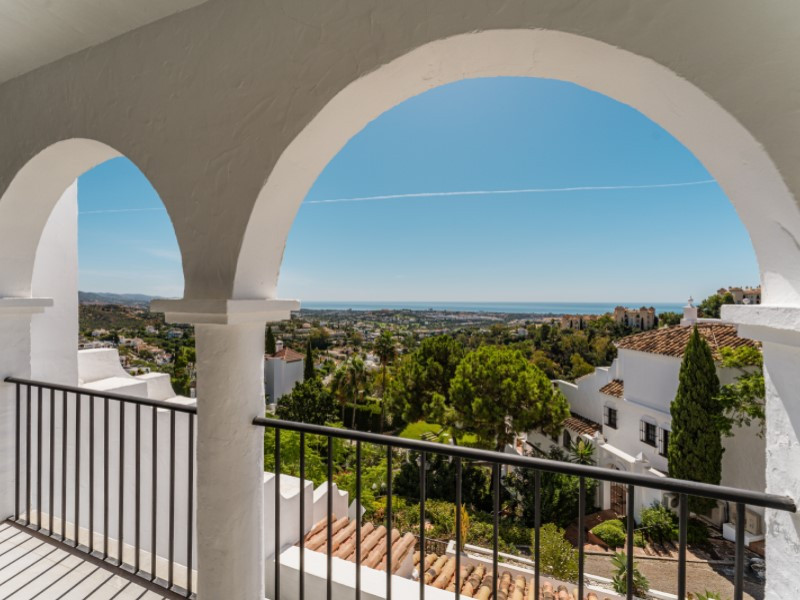 3 Bed Apartment for sale in Benahavís Costa Del Sol, Málaga, Spain