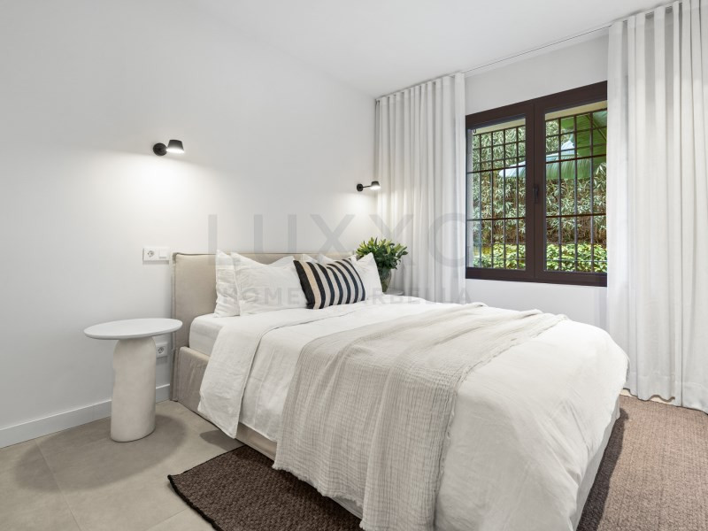 2 Bed Apartment for sale in Benahavís Costa Del Sol, Málaga, Spain