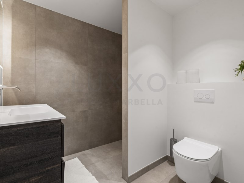 2 Bed Apartment for sale in Benahavís Costa Del Sol, Málaga, Spain