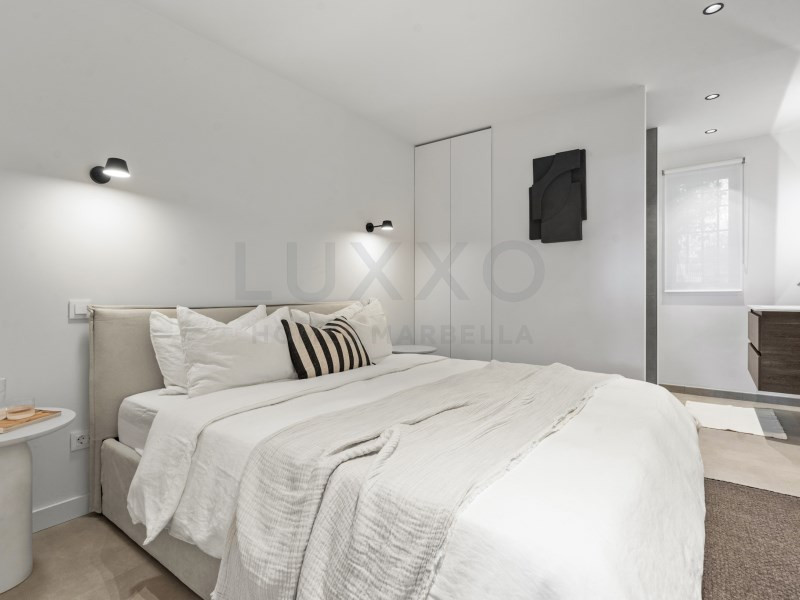 2 Bed Apartment for sale in Benahavís Costa Del Sol, Málaga, Spain