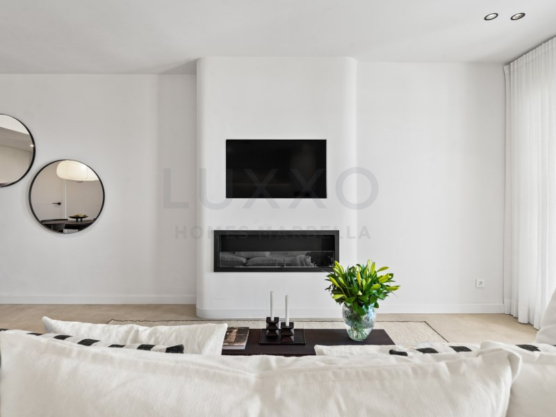 2 Bed Apartment for sale in Benahavís Costa Del Sol, Málaga, Spain