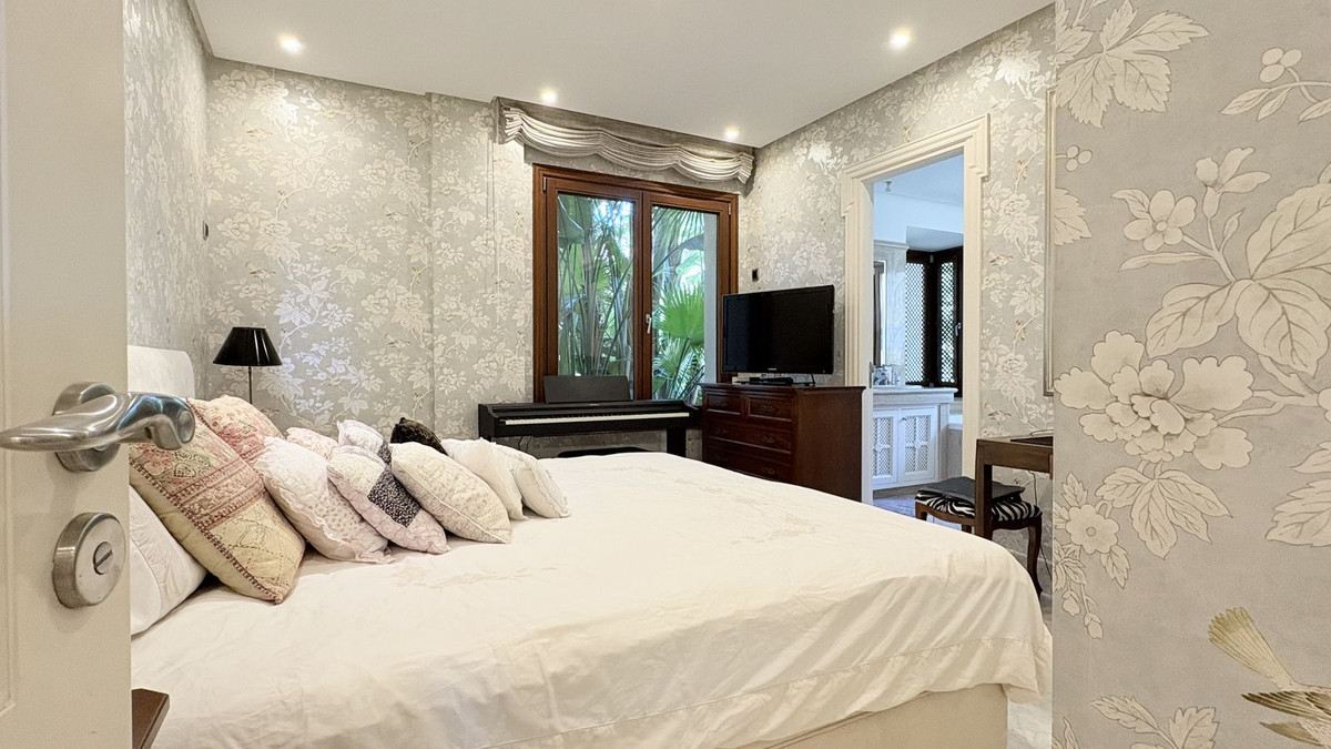 3 Bed Apartment for sale in Los Monteros Costa Del Sol, Málaga, Spain
