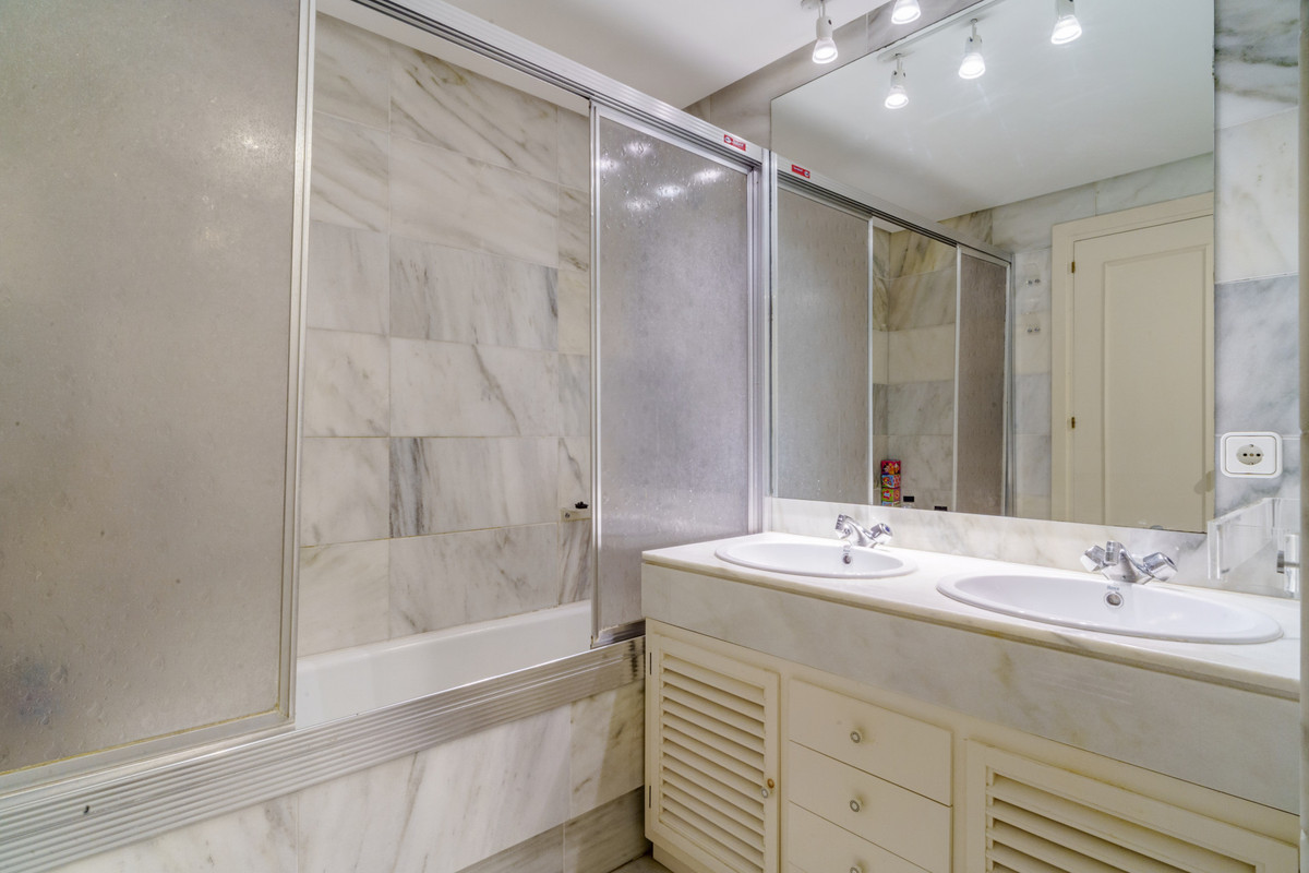 3 Bed Apartment for sale in Torre Real Costa Del Sol, Málaga, Spain