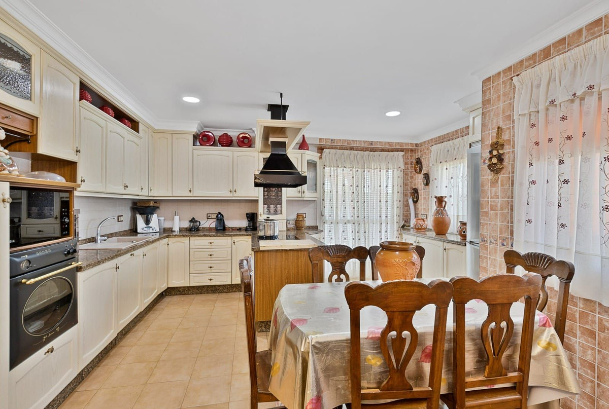 Se vende Villa - Chalet de 4 dormitorios en Costa Del Sol, Málaga, España