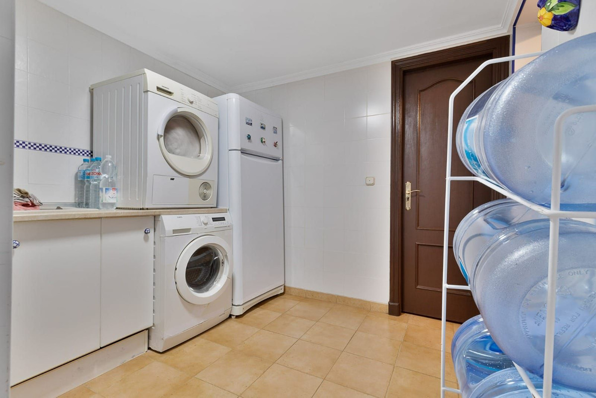 Se vende Villa - Chalet de 4 dormitorios en Costa Del Sol, Málaga, España
