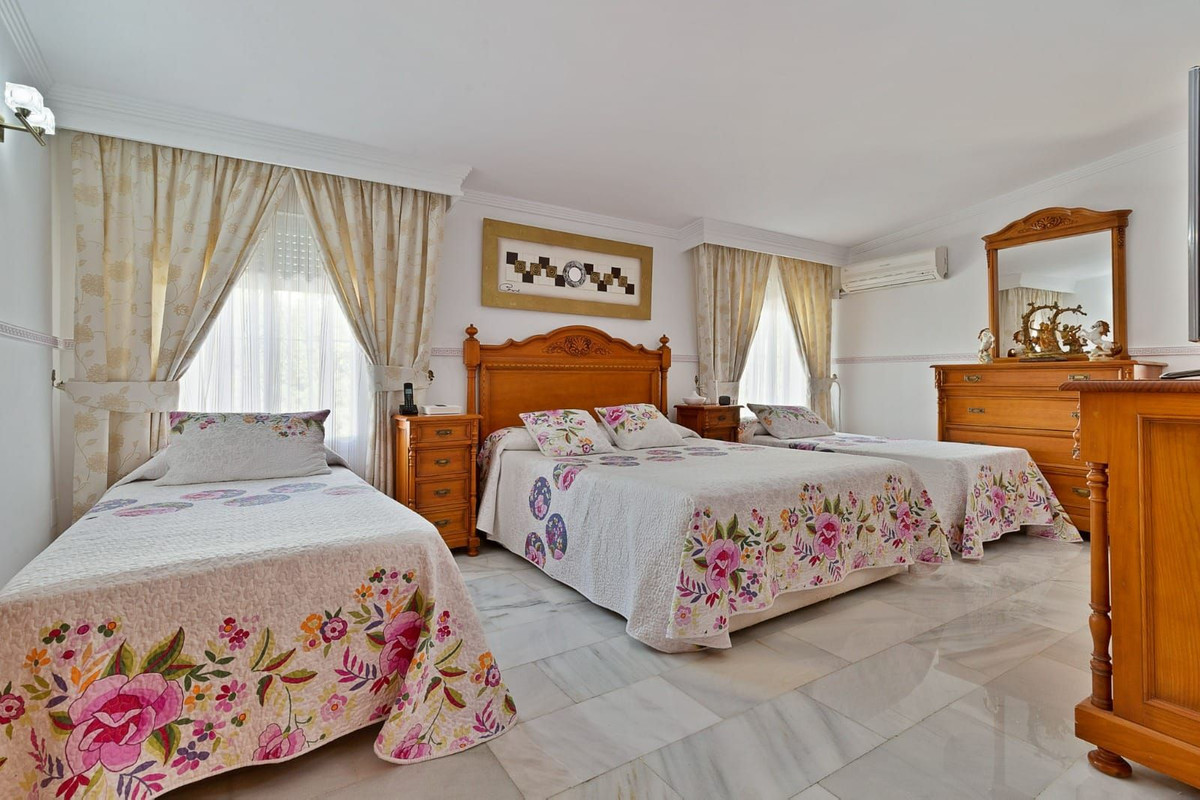 Se vende Villa - Chalet de 4 dormitorios en Costa Del Sol, Málaga, España