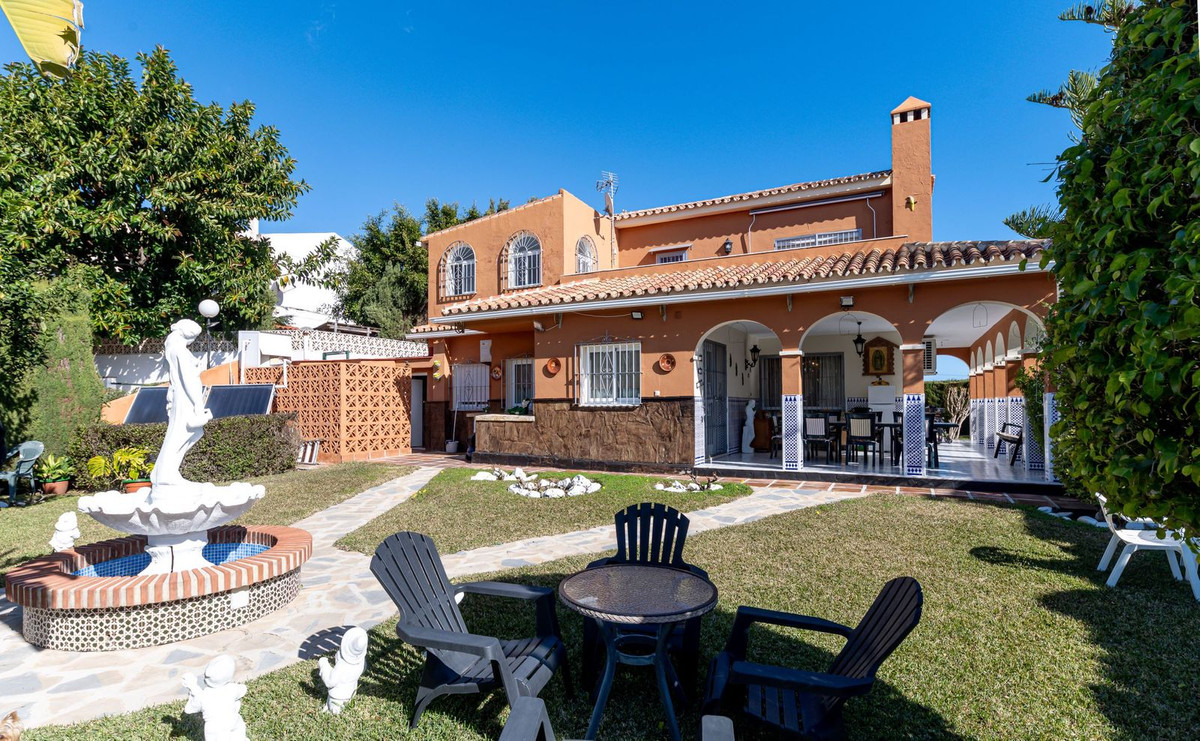 Se vende Villa - Chalet de 4 dormitorios en Costa Del Sol, Málaga, España