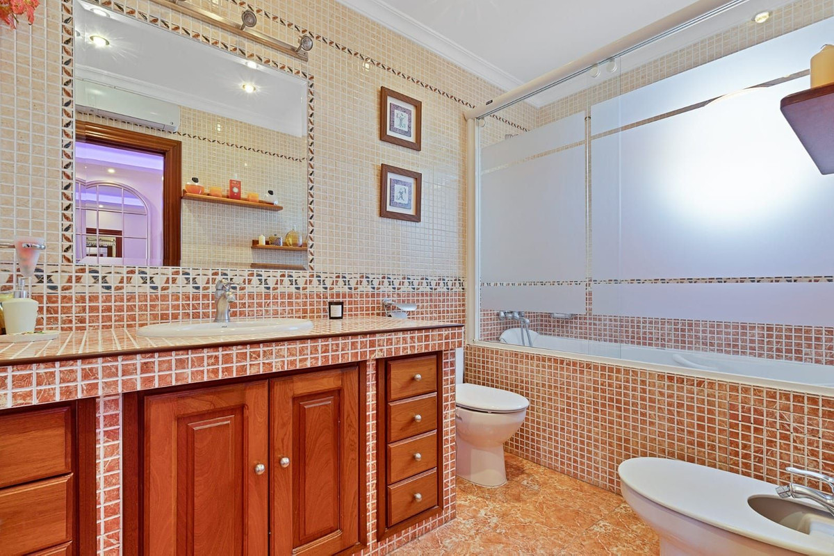 Se vende Villa - Chalet de 4 dormitorios en Costa Del Sol, Málaga, España