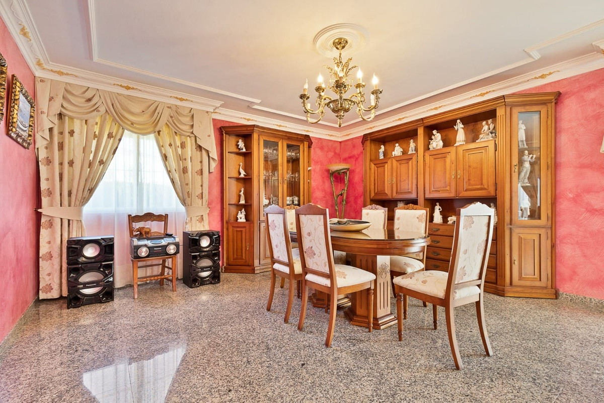 Se vende Villa - Chalet de 4 dormitorios en Costa Del Sol, Málaga, España