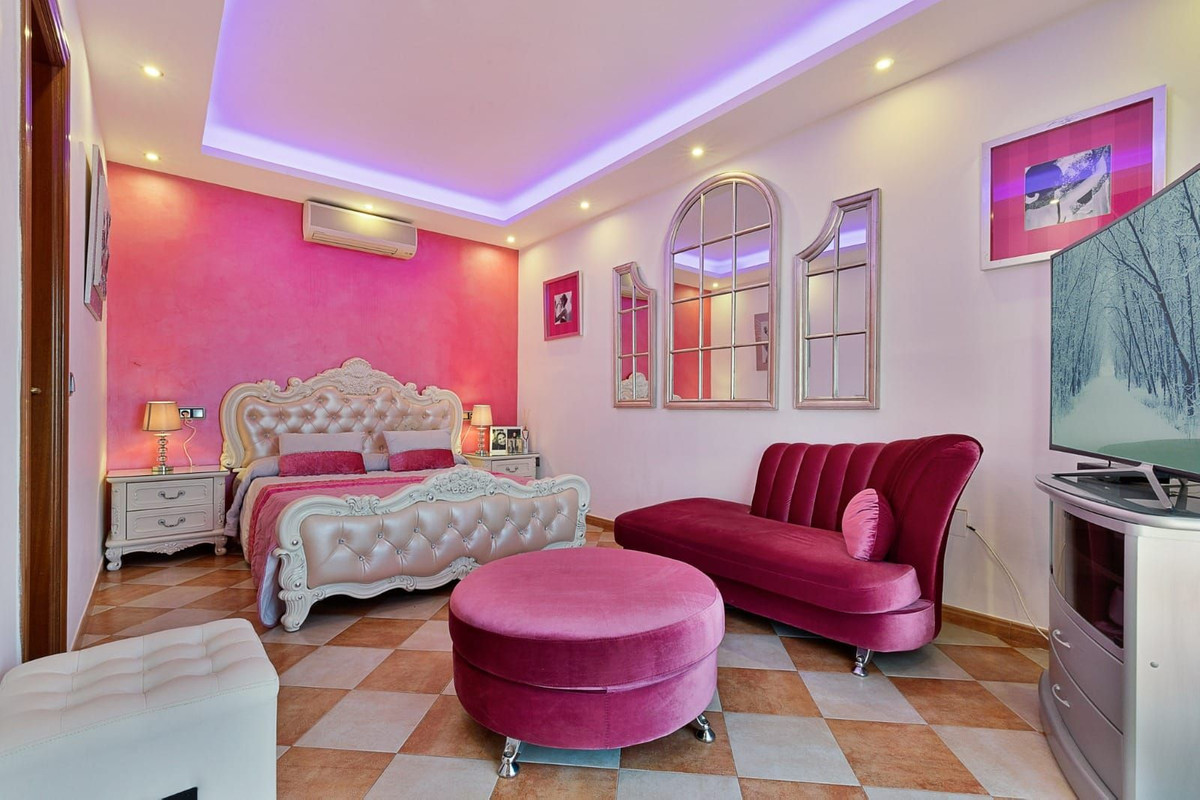 Se vende Villa - Chalet de 4 dormitorios en Costa Del Sol, Málaga, España