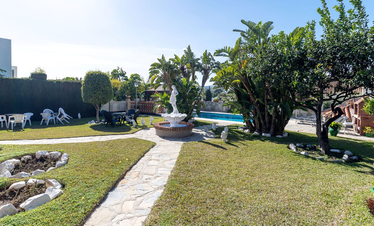 Se vende Villa - Chalet de 4 dormitorios en Costa Del Sol, Málaga, España