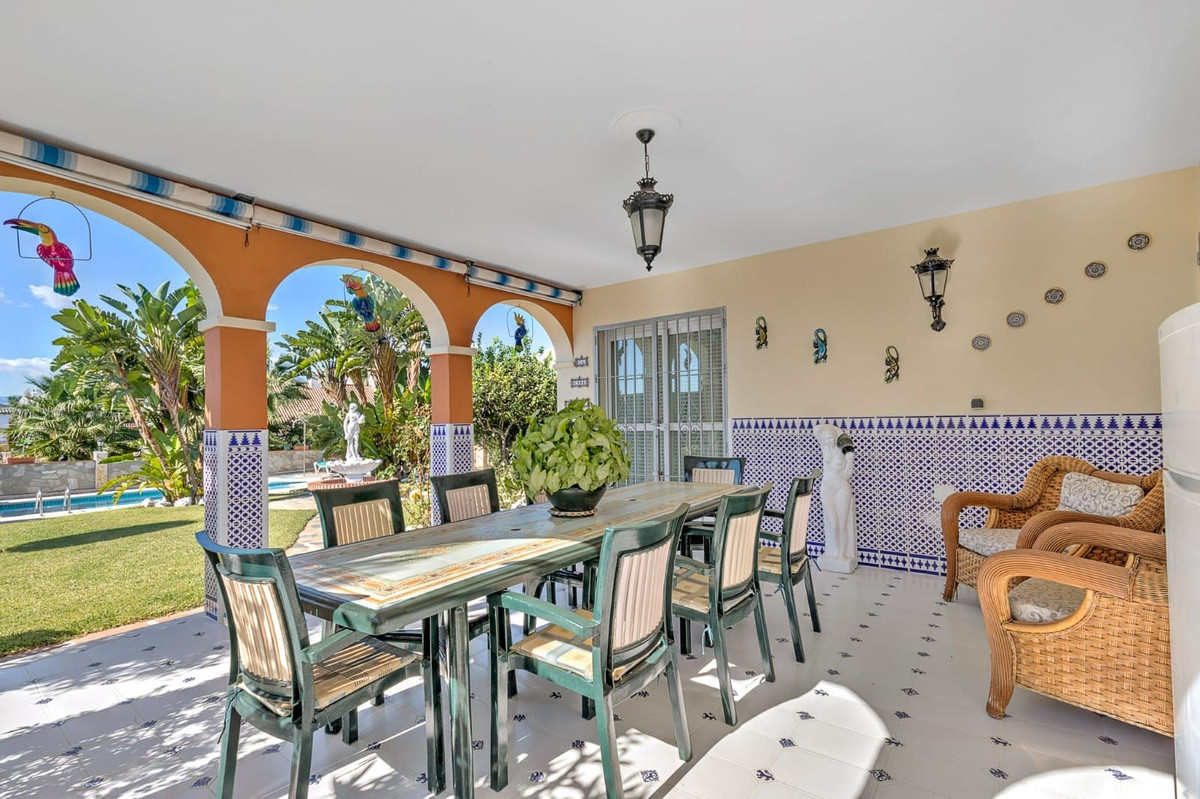 Se vende Villa - Chalet de 4 dormitorios en Costa Del Sol, Málaga, España