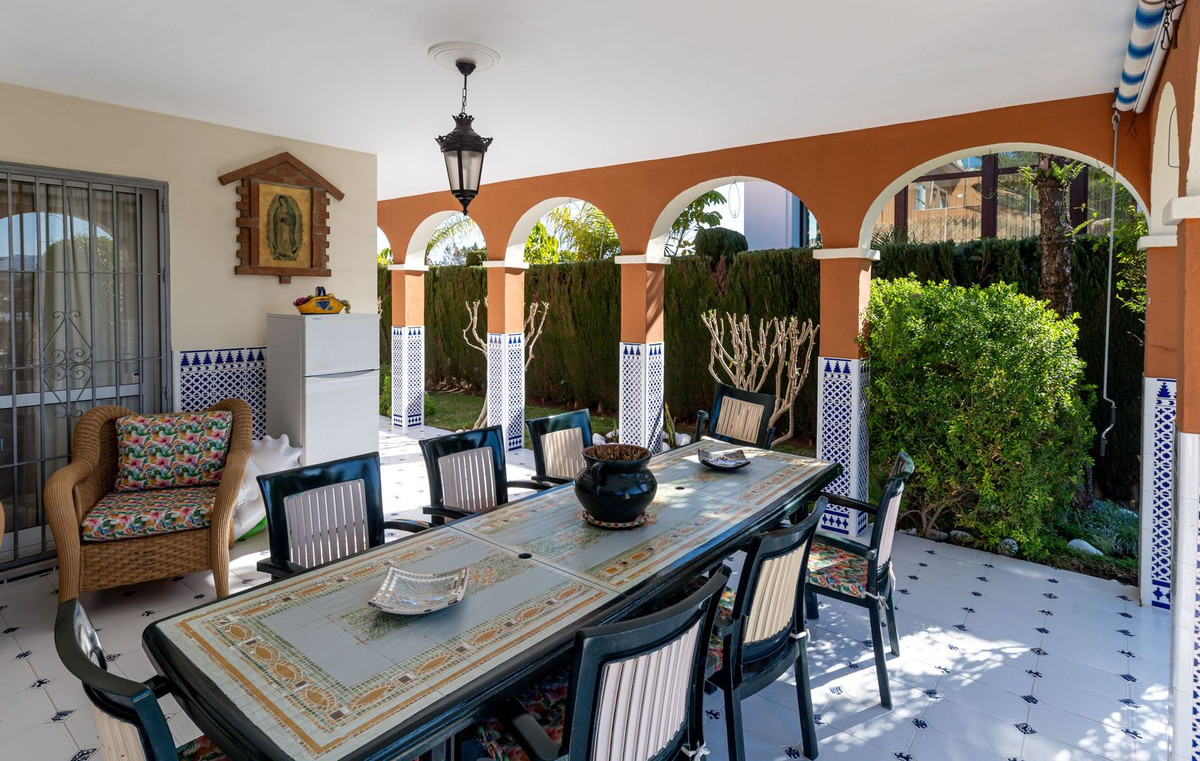 Se vende Villa - Chalet de 4 dormitorios en Costa Del Sol, Málaga, España